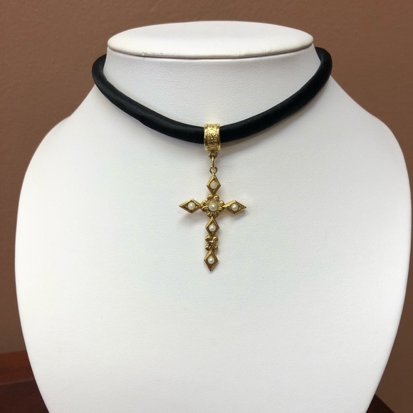 Cross necklace - Picture 2 of 4